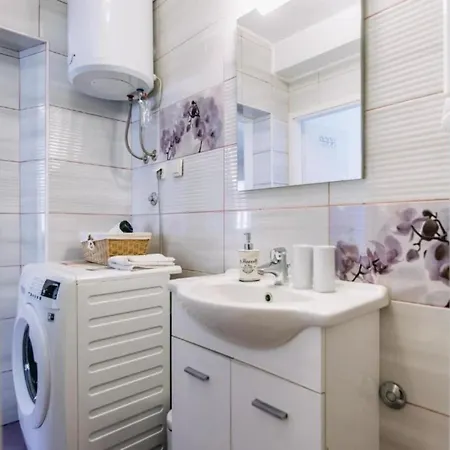 아파트 One Bedroom With Terrace *