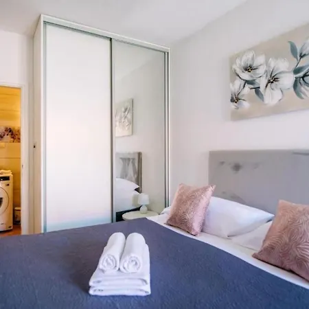 アパート One Bedroom With Terrace